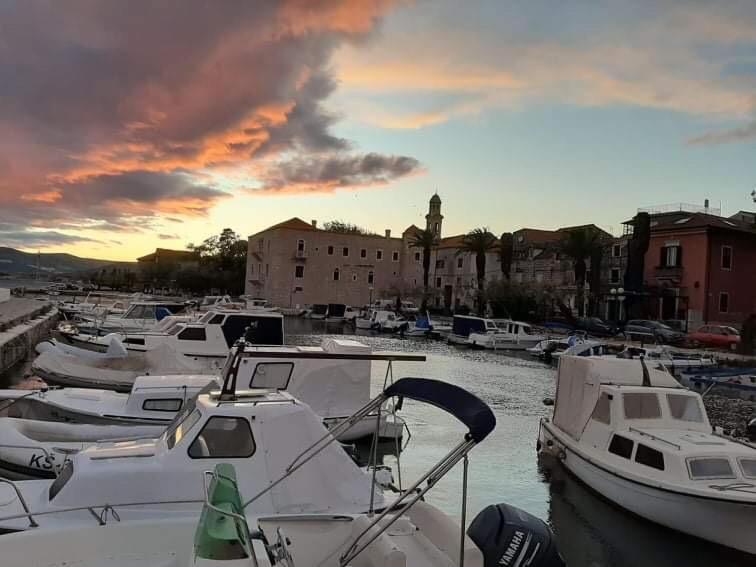 Apartments Rajcic Kastela Bagian luar foto